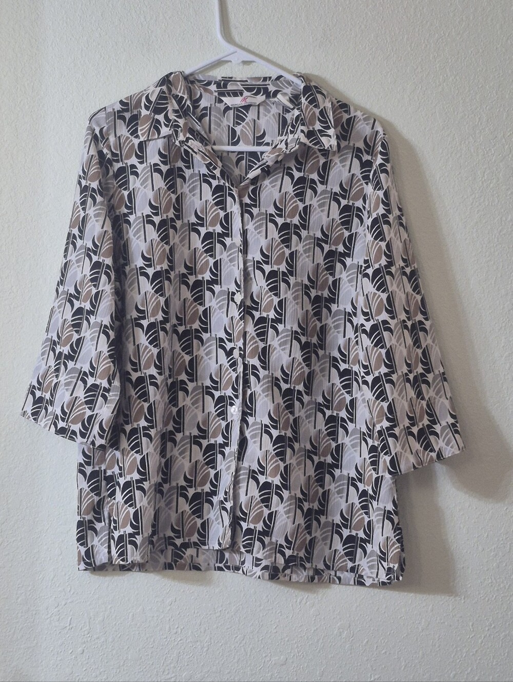 Women's Geometric Print Button-Down Shirt - Beige & Black